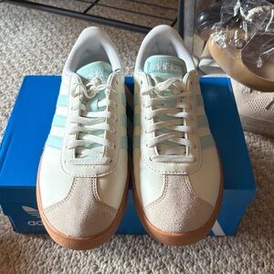 Women’s Adidas White and Light Blue Trainers Never Worn